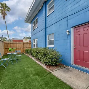 Great Location With Large Garden 2br Apt Tampa