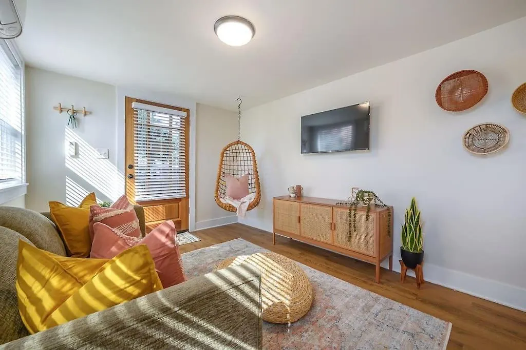 Apartment Casita On Central Walk To Shops Bars And Food Tampa
