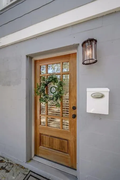 Casita On Central Walk To Shops Bars And Food Tampa Apartment